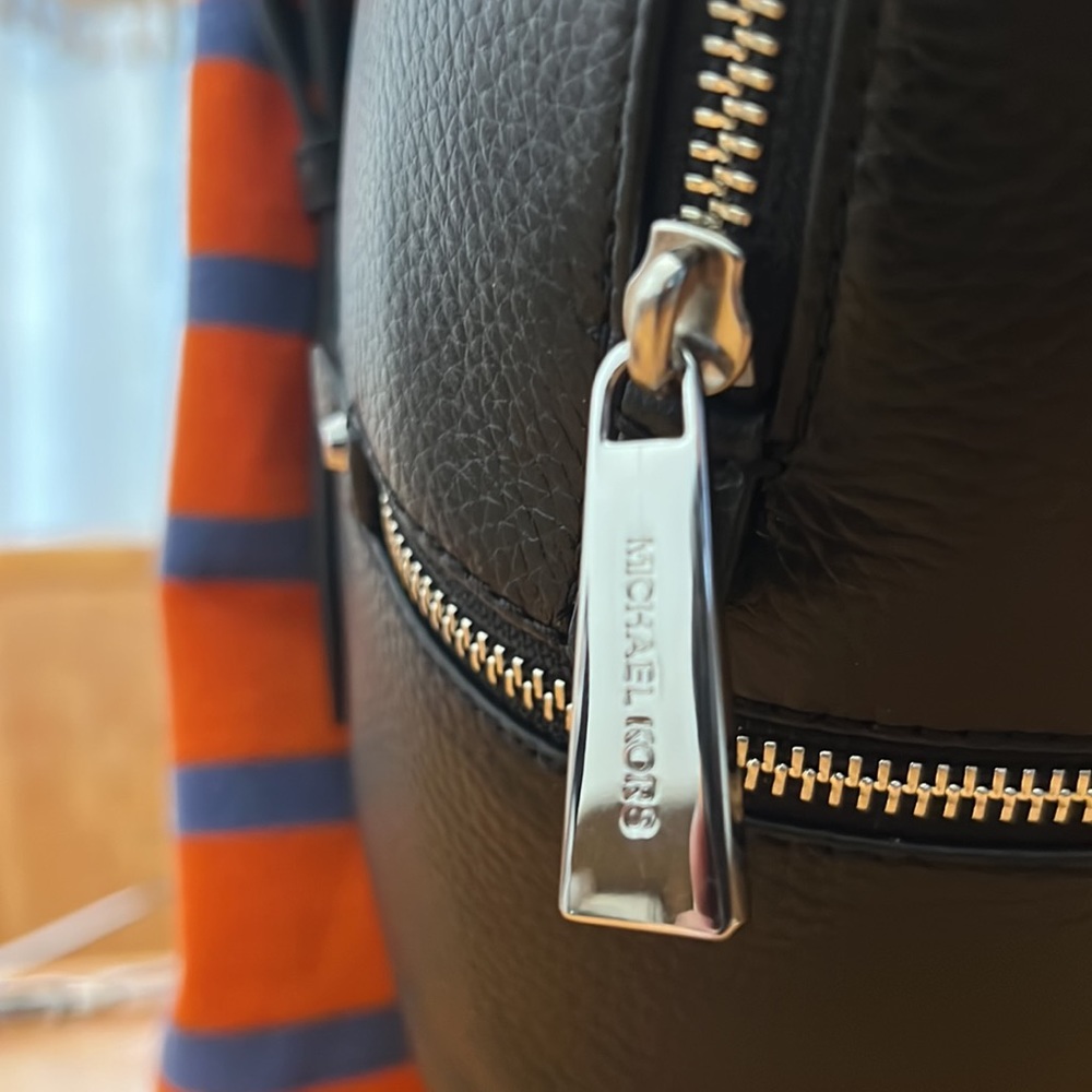Michael Kors 100% Authentic leather back pack - Picture 4 of 7